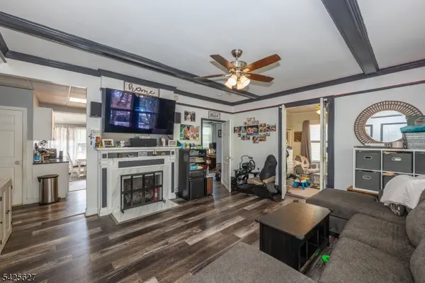 9 Orchard St, Clifton City, NJ 07013