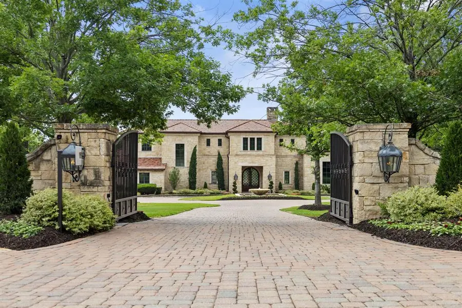 690 S Peytonville Avenue, Southlake, TX 76092