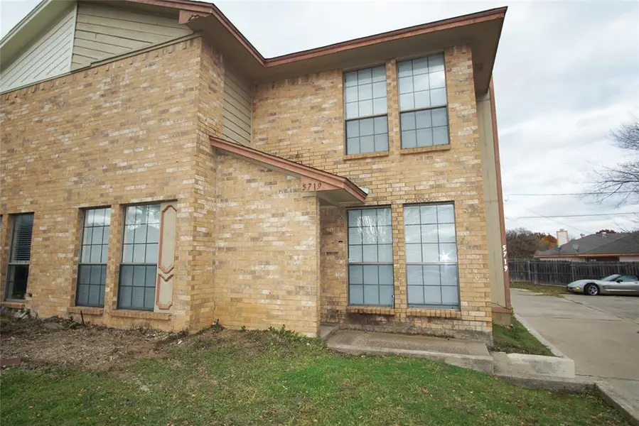 5719 Red Cactus Court, Arlington, TX 76017