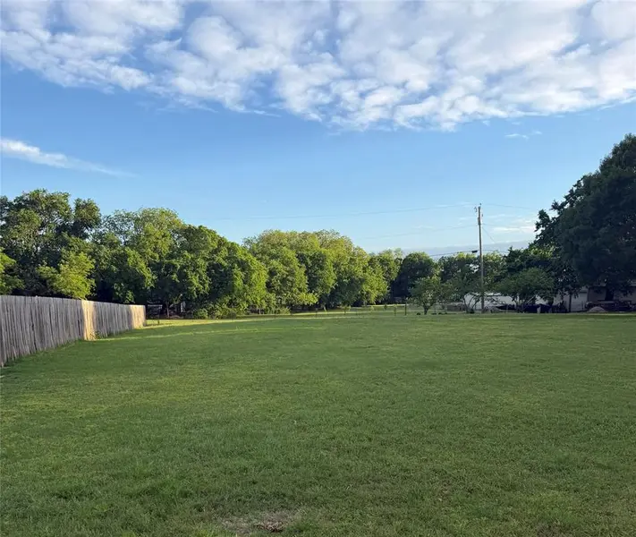 108 Bezner, Lindsay, TX 76250