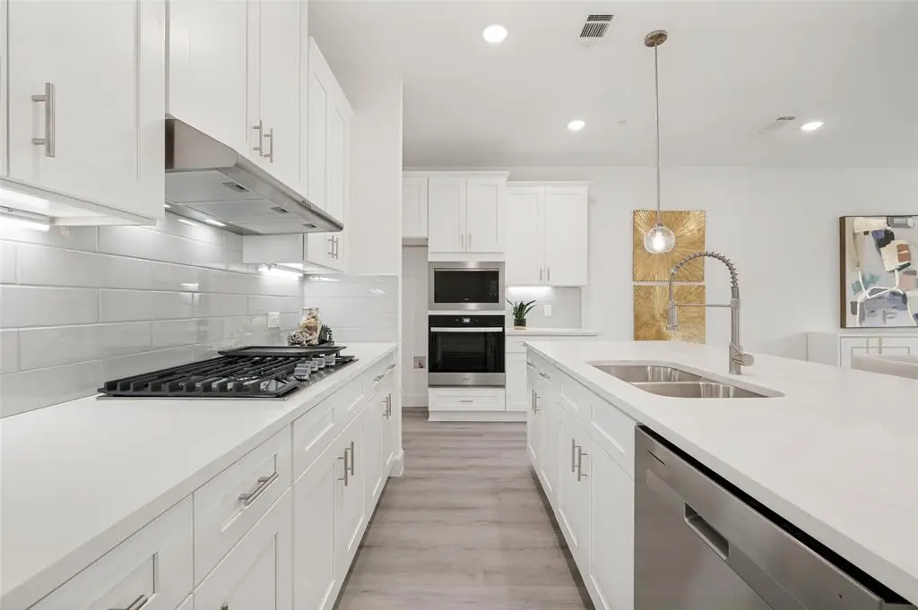 5609 Woodlands Drive, The Colony, TX 75056