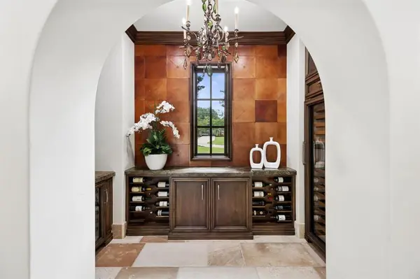 690 S Peytonville Avenue, Southlake, TX 76092