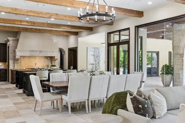 690 S Peytonville Avenue, Southlake, TX 76092