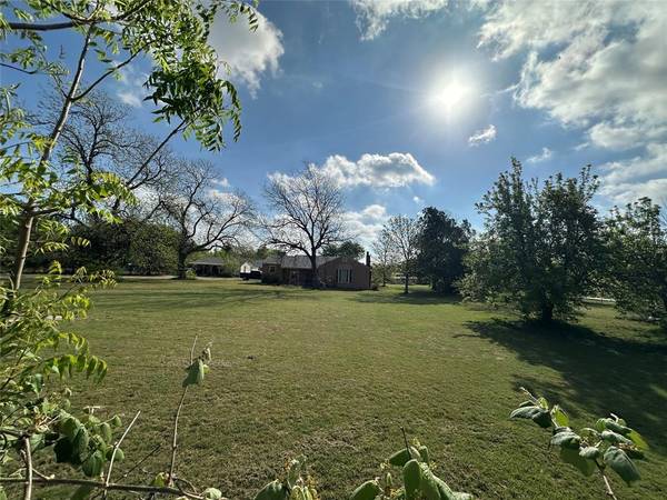 4912 Boat Club Road, Fort Worth, TX 76135