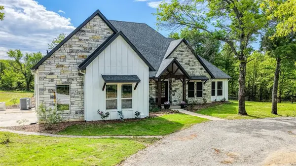 1098 Paradise Parkway, Poolville, TX 76487