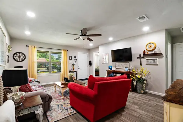 240 Elizabeth Lane, Blossom, TX 75416