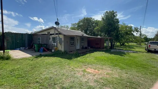 229 W Pine Street, Jacksboro, TX 76458