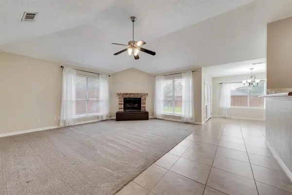 4958 Briar Oaks Lane, Grand Prairie, TX 75052