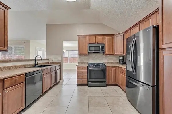 4958 Briar Oaks Lane, Grand Prairie, TX 75052