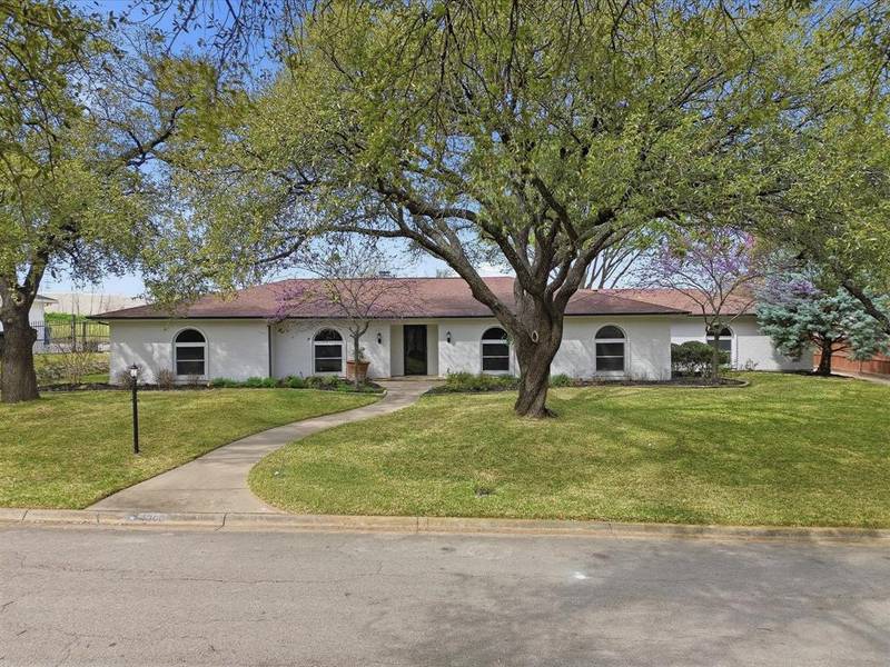 4300 Winding Way, Benbrook, TX 76126