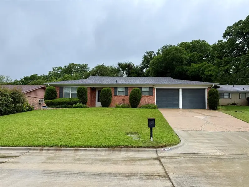 901 Gregory Avenue, Bedford, TX 76022