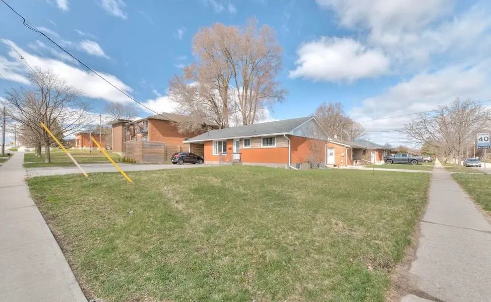 484 Speedvale AVE E #Upper, Guelph, ON N1E 1P2