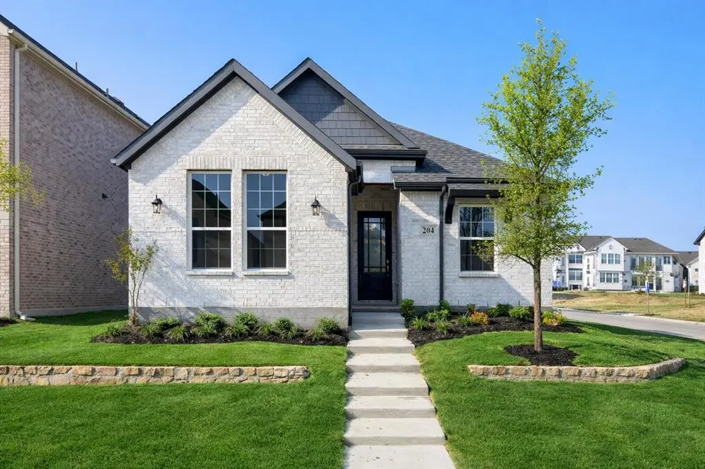 204 Golden Run Drive, Fate, TX 75189