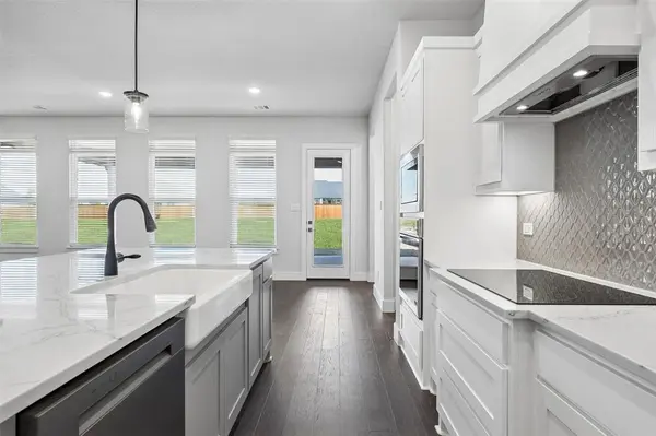 4021 Lagos Drive, Midlothian, TX 76065