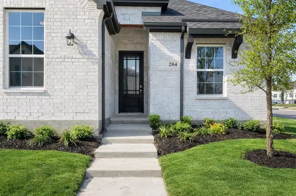 204 Golden Run Drive, Fate, TX 75189