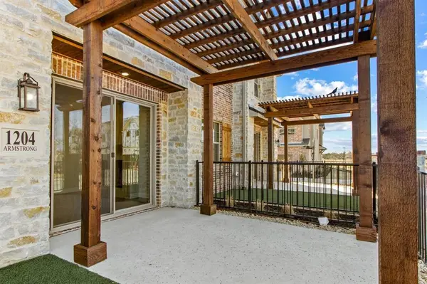 1204 Armstrong, The Colony, TX 75056