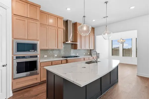 2111 Birch Street, Mansfield, TX 76063