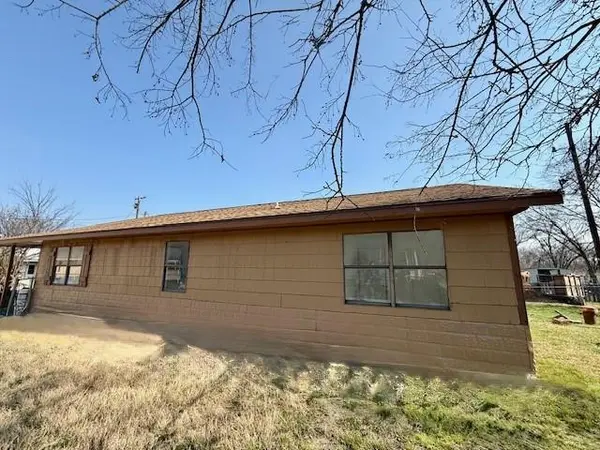 1605 E 10th Avenue, Corsicana, TX 75110