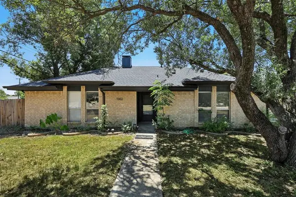 1002 Kingston Drive, Lewisville, TX 75067