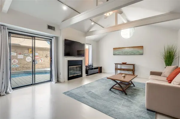 2852 Lee Street, Dallas, TX 75206