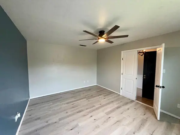 901 Gregory Avenue, Bedford, TX 76022