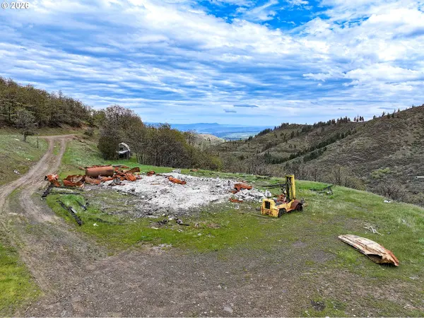 8800 UPPER MILL CREEK RD, The Dalles, OR 97058