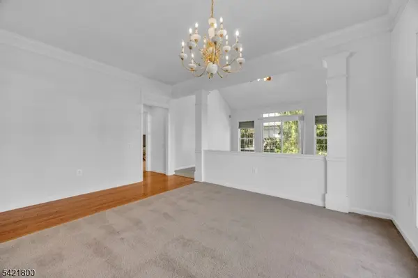 180 Stone Manor Dr, Franklin Twp., NJ 08873