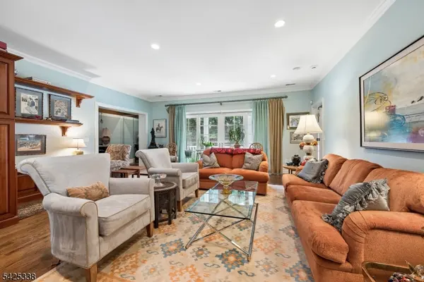 28 SCHMIDT CIRCLE, Watchung Boro, NJ 07069