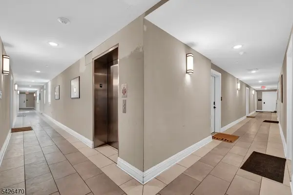 974 Summit Ave #401, Jersey City, NJ 07307