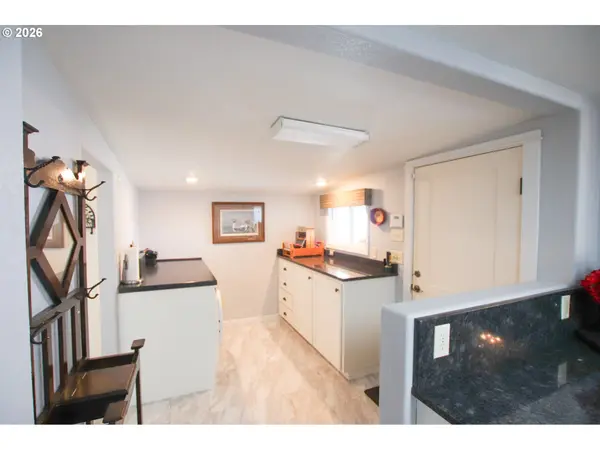 410 PARK AVE, Lakeside, OR 97449