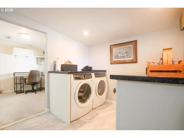 410 PARK AVE, Lakeside, OR 97449