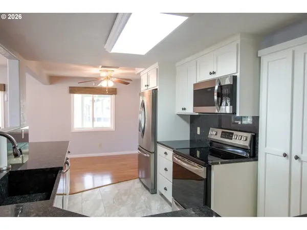 410 PARK AVE, Lakeside, OR 97449