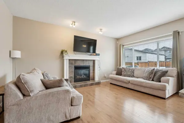 22 Nolanfield HTS NW, Calgary, AB T3R 0M1