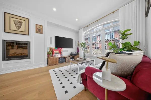 27 Slingsby LN, Toronto C14, ON M2N 0H7