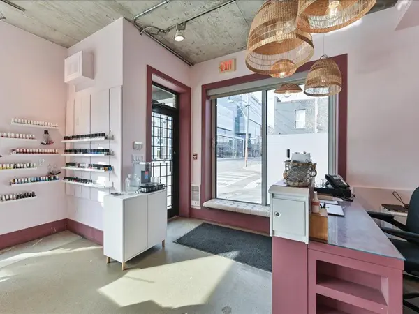 968 Queen ST W, Toronto C01, ON M6J 1G8