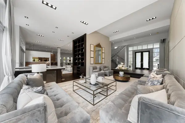 19 Maryvale CRES, Richmond Hill, ON L4C 6P6