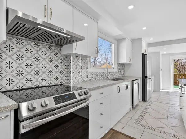 408 Andrew ST, Newmarket, ON L3Y 1H4