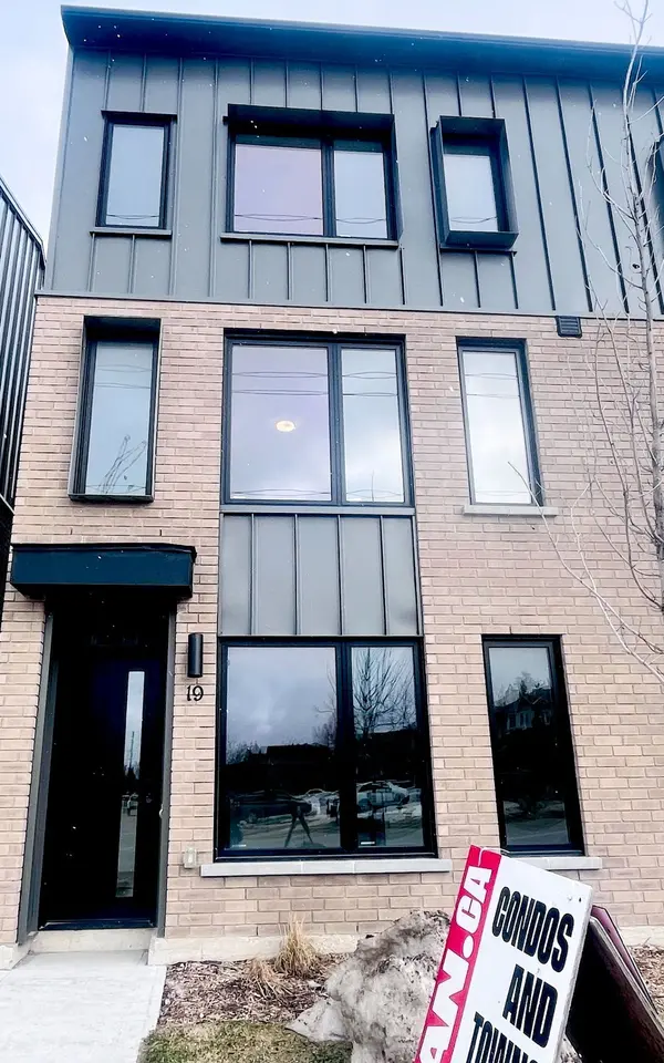 19 RAINWATER LN #MAIN, Barrie, ON L4N 9J6