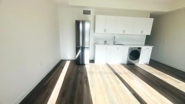 19 RAINWATER LN #MAIN, Barrie, ON L4N 9J6