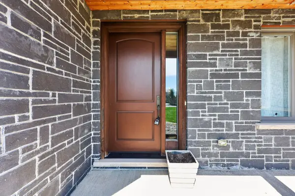 18 Walnut DR, Wasaga Beach, ON L9Z 0A9