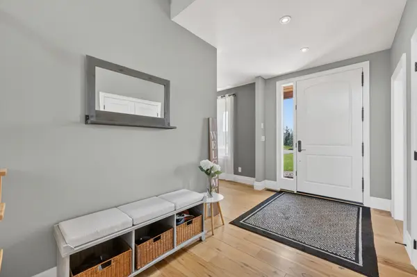 18 Walnut DR, Wasaga Beach, ON L9Z 0A9