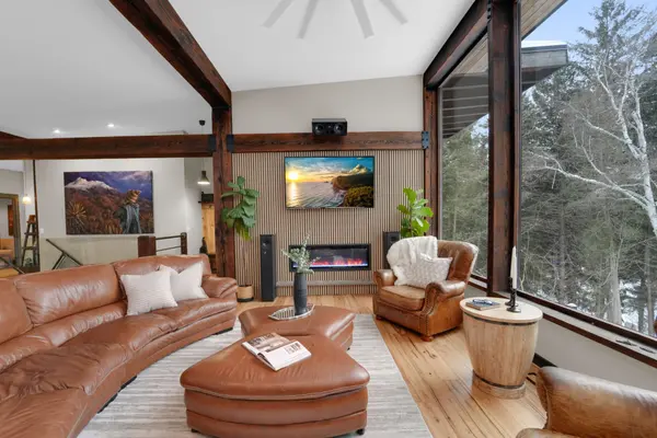 2084 Grand BLVD, Burlington, ON L7P 0N1