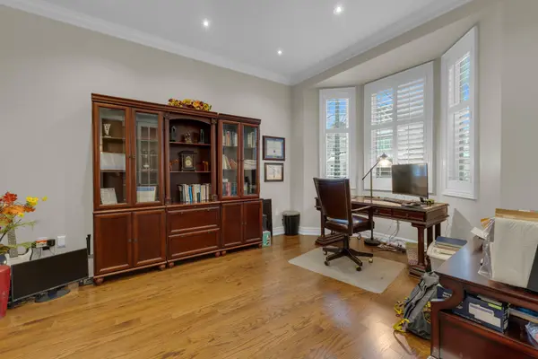 136 North Park BLVD, Oakville, ON L6M 0W6