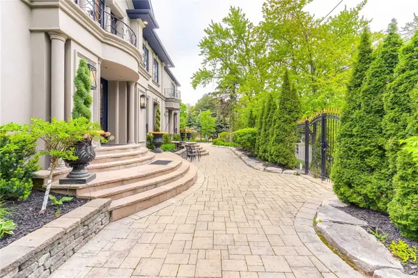 1540 Mississauga RD, Mississauga, ON L5H 2K1