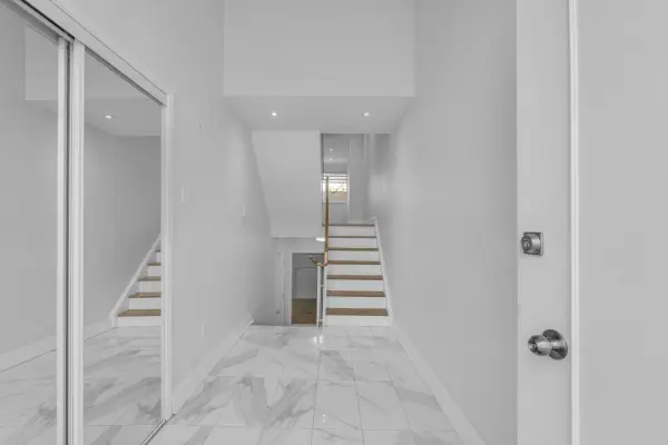 5473 Schueller CRES, Burlington, ON L7L 3T1