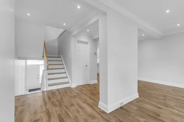 5473 Schueller CRES, Burlington, ON L7L 3T1