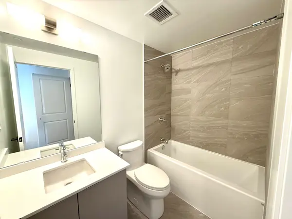 2075 Lakeshore RD #307, Burlington, ON L7R 0H3