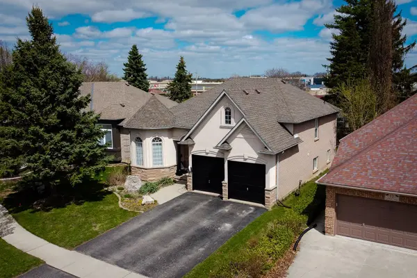 14 Casson LN, Brantford, ON N3R 7Z4