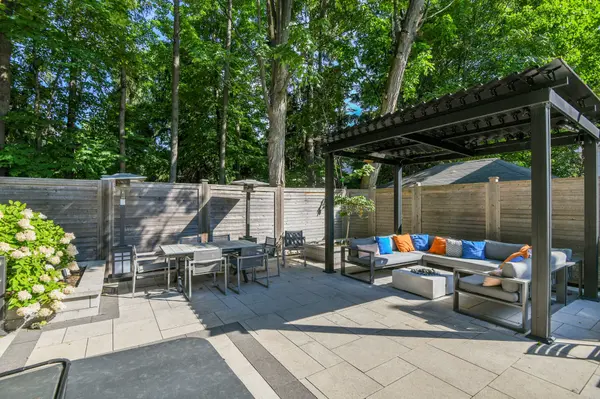 29 Mackinnon RD, Rockcliffe Park, ON K1M 0G4