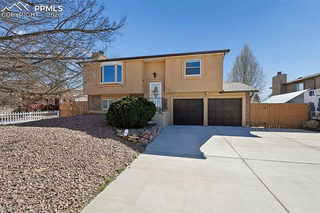 4963 Ridenour DR, Colorado Springs, CO 80916